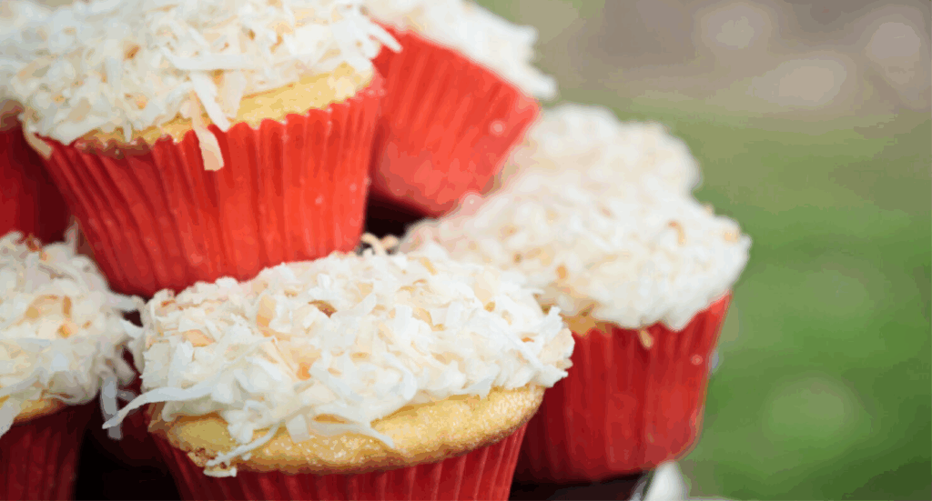  Cupcakes de tembleque con frosting de coco tostado