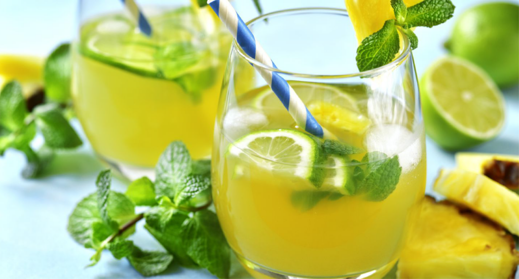 Agua fresca de piña, menta y jengibre