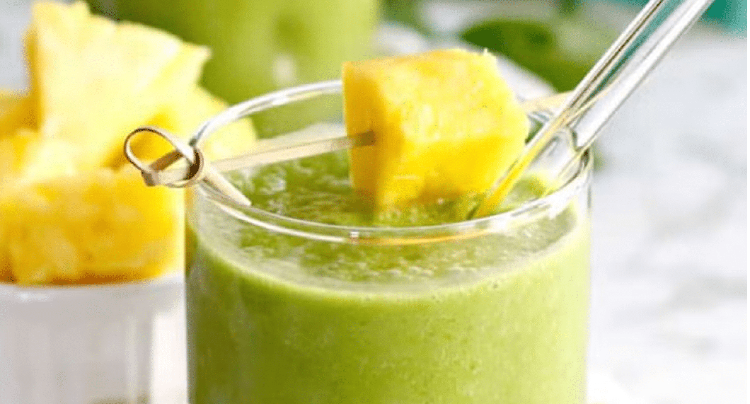 Smoothie de piña, coco y espinaca