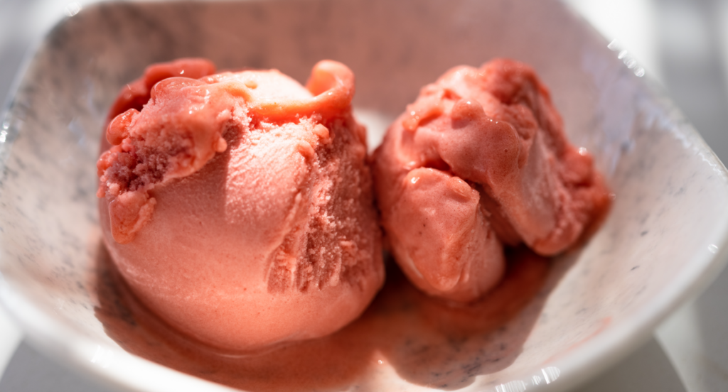 Helado casero de guayaba y queso crema